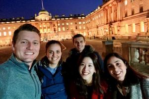 文案鬼才！袁弘晒糗照为张歆艺庆生