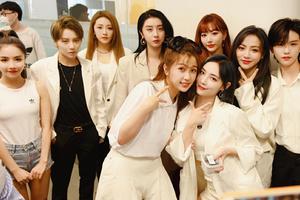 THE9全员新浪扫楼颜值能打身材抢镜