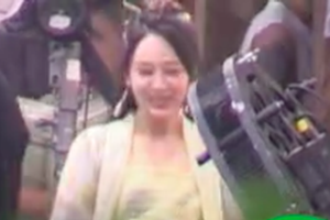 杨紫拍《青簪行》穿淡黄色长裙心情好