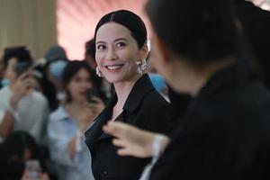 生图能打！49岁俞飞鸿保养得宜端庄得体