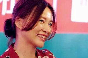 董卿旧照曝光 化淡妆五官清秀亲切随和