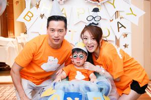 安以轩挺孕肚为儿子庆祝一周岁生日