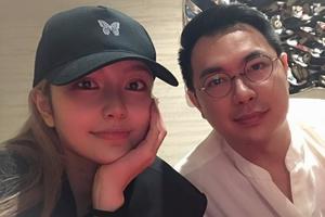 周扬青晒与异性合影 回复被粉丝催婚