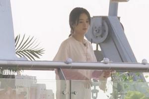 赵丽颖当老板娘擦桌子收拾碗筷专注认真