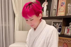 李玟离婚风波后首次出镜 一头红发侧脸消瘦