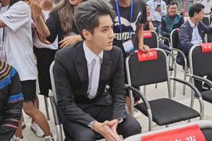 吴亦凡出席活动生图曝光气质优越