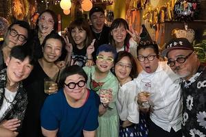 庾澄庆夫妇罕见合体为恩师张小燕庆生