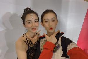 陈小纭与师妹张艺凡同框画面养眼