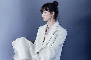 宋慧乔厚刘海造型拍写真提前进入秋冬季