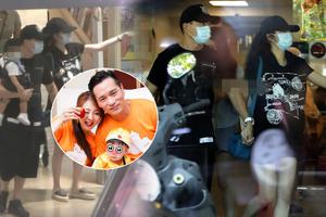 安以轩挺二胎孕肚与老公逛商场做产检