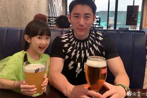 白冰6岁女儿曝光五官精致甜美可爱