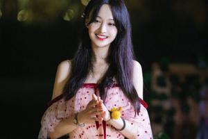 郑爽粉色星星纱裙温柔惊艳