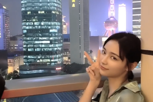 许佳琪生日开心与粉丝应援合影