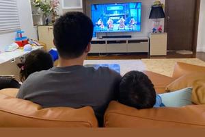 郭晶晶视角？霍启刚晒家庭照画面温馨