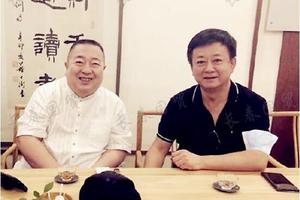 56岁朱军近照曝光 与董浩合影状态好