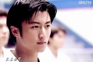 谢霆锋18岁青涩旧照曝光 眉清目秀阳光帅气