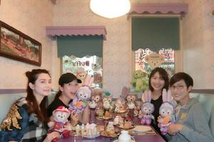 蔡少芬与洪欣陈法蓉等游迪士