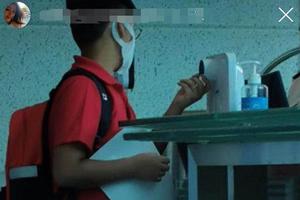 李嘉欣晒9岁儿子近照 变瘦许多显帅气