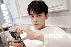 女友视角！吴磊怼脸拍依旧帅气