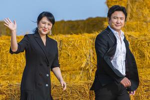 马丽当妈后首次亮相 与沈腾表情动作神同步