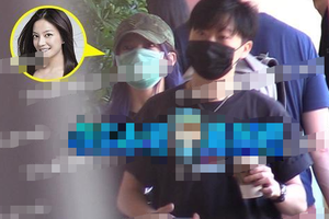 赵薇再被拍到与男子同行 同吃日料后开车回女方家