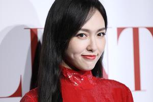 唐嫣穿红色亮片裙女人味 上身包裹严实开衩秀美腿