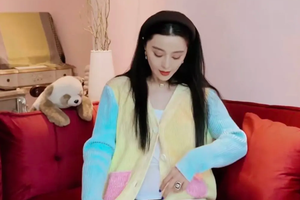 范冰冰黑长直造型颜值回春 小腹微鼓手拉外套遮挡