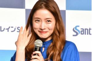 石原里美宣布结婚后首亮相 穿蓝衣甜笑状态好