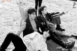 R1SE发布成员团体照辟谣解散传闻