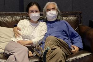 杜星霖晒合照秀恩爱 张纪中搂娇妻