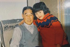 网友晒范冰冰与祖父罕见合照曝爷爷神秘身份