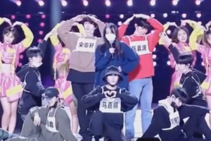 郑爽懒理近期风波和时代少年团彩排