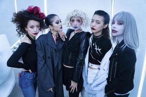 章子怡带大女儿与张雪迎开趴 妆容颠覆认不出