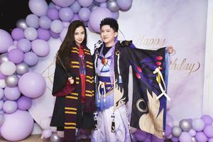 baby现身张大大生日会穿院服cos赫敏