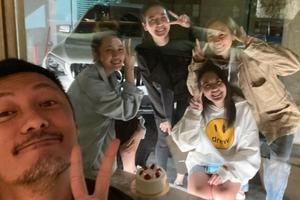 余文乐39岁生日“隔着玻璃”和家人过