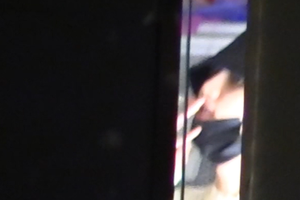 ONER灵超被曝在电梯里吸烟 遭网友评“素质差”