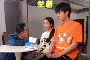 黄海波给姜贞羽等新人上课 认真耐心指导