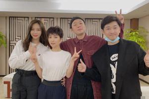 吴昕舞台剧短发清爽帅气 沈梦辰杜海涛现身支持