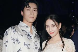 何超莲窦骁出席活动 深夜互晒合影甜撒狗粮