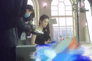 刘亦菲疑对拍摄内容不满意 与工作人员僵持