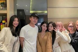 黄宗泽与多位网红共进晚餐 大合照被美女簇拥