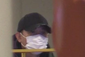 文章随地小便后现身厦门 获女友人上门探望