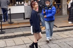 陈妍希室外零下温度光腿录制“美丽冻人”