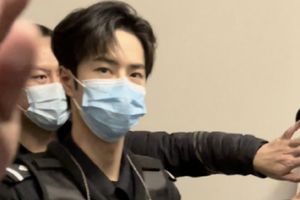 王一博特警造型身姿挺拔生图状态佳