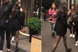 细腿绝了！杨幂穿黑丝现身大秀修长美腿