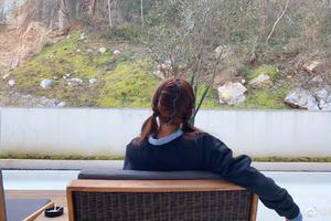 蔡少芬忙里偷闲看山景扎双马尾元气满满