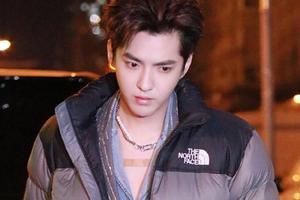 吴亦凡路透怼脸拍颜值能打 秀优越下颌线