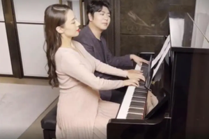 吉娜夫妻四手联弹摇篮曲 郎朗全程盯娇妻满眼宠溺