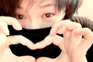 许晴52岁生日晒自拍视频 托腮嘟嘴比心卖萌