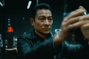 刘德华出道40年首扮群演片中多个形象曝光